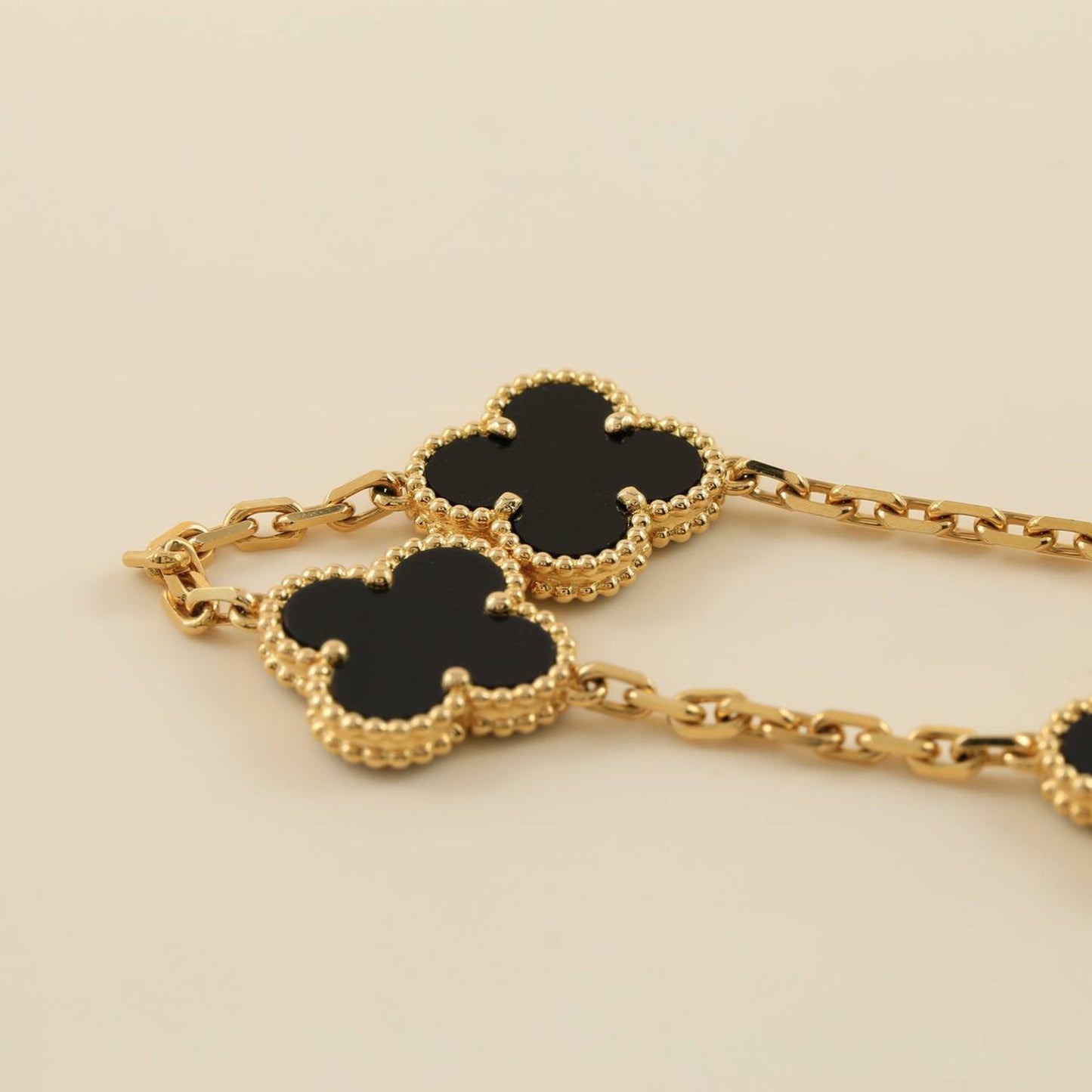 [Vicky] CLOVER 5 MOTIF ONYXS BRACELET COLLECTION