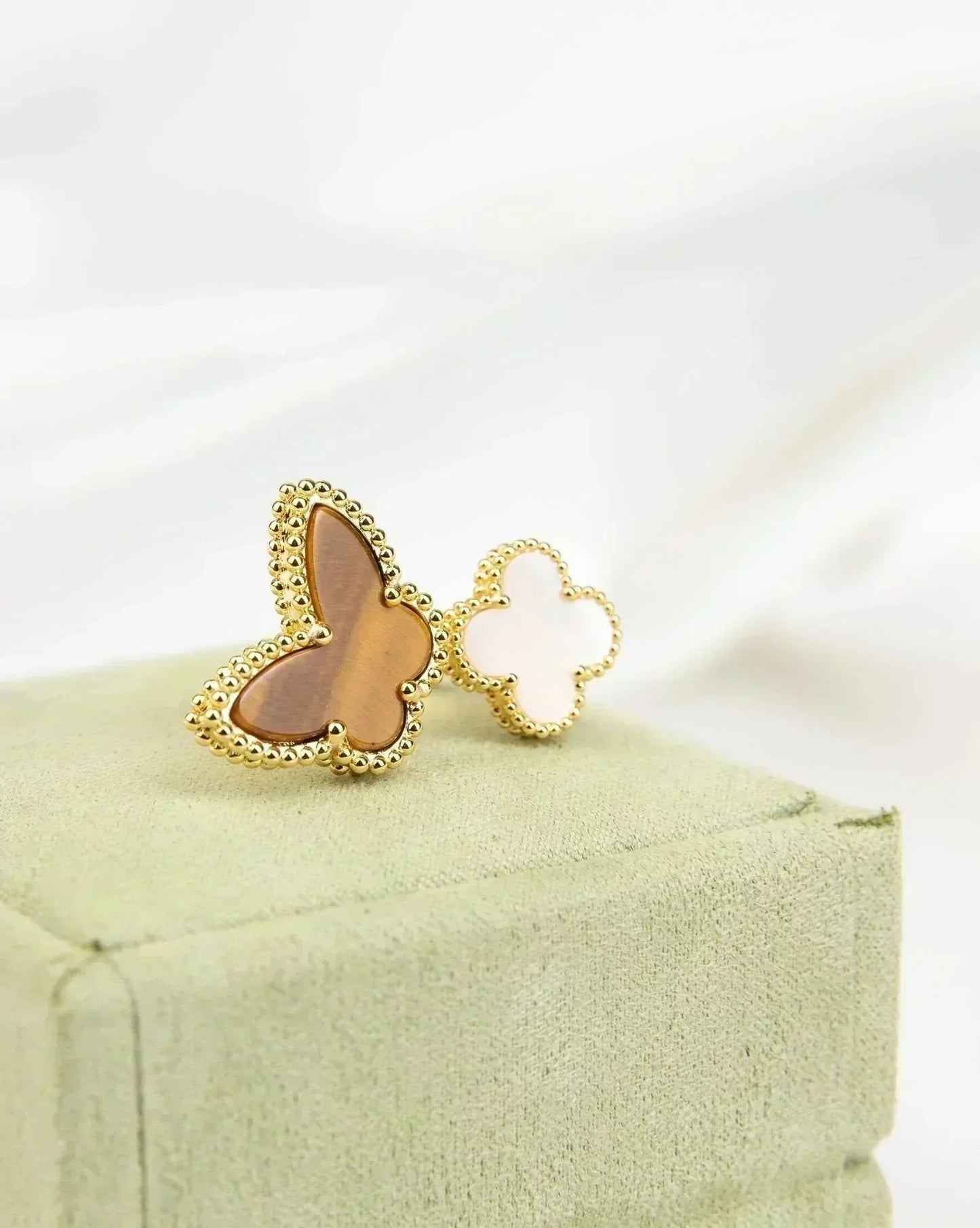 [Vicky]LUCKY BETWEEN THE FINGER RING