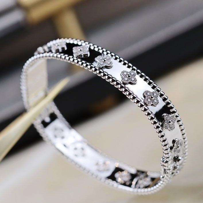 [ヴィッキー]クローバーブレスレット 8MM ダイヤモンド