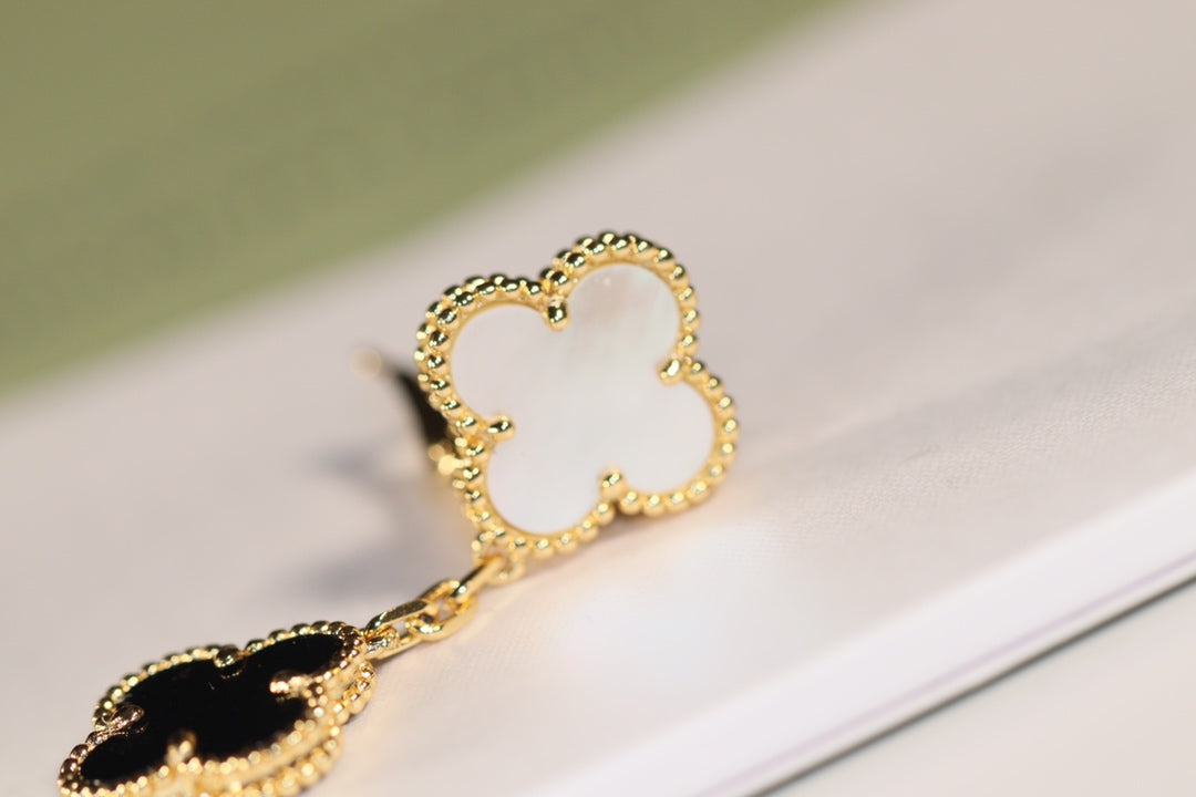 [Vicky]CLOVER EARRINGS GOLD ONYX MOP 3 MOTIF