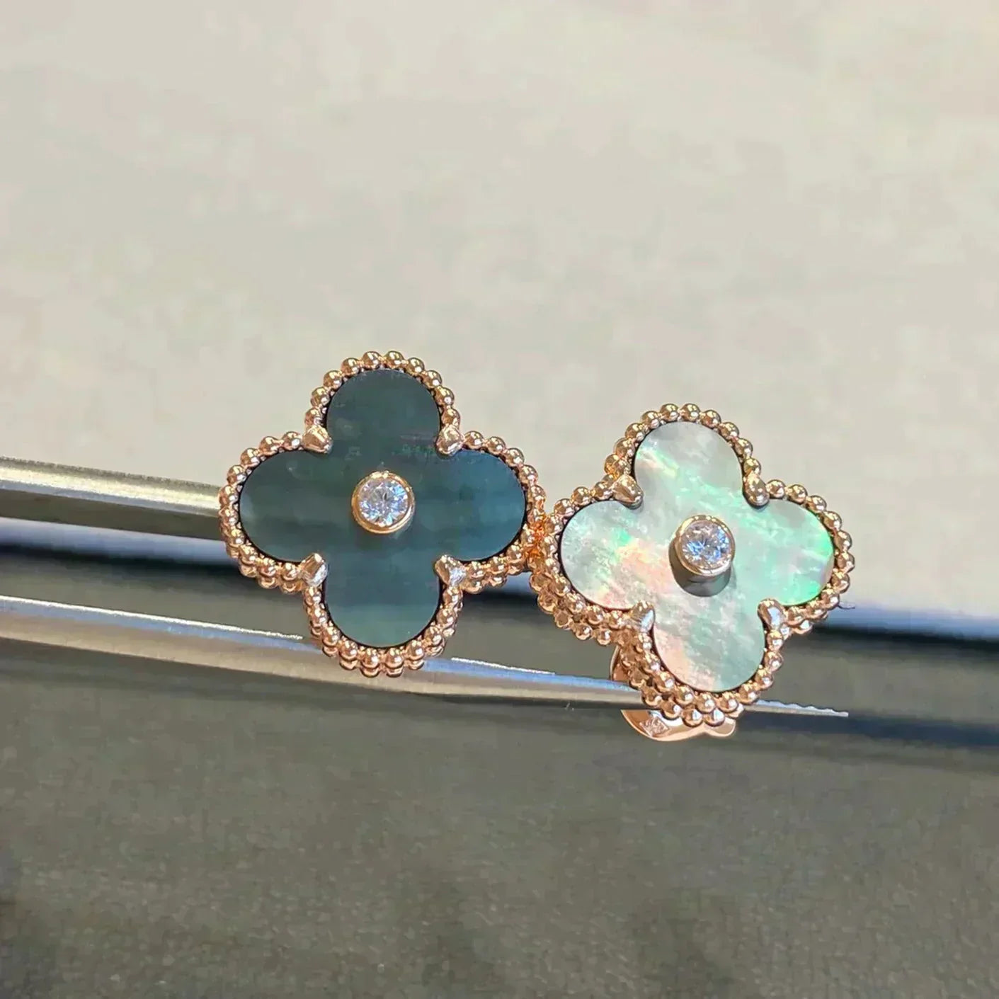 [Vicky]CLOVER MEDIUM 1 MOTIFS GRAY MOP  DIAMOND EARRINGS