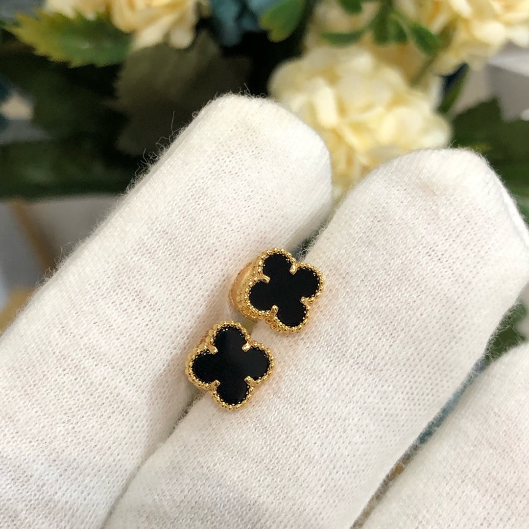 [Royal&Vicky]CLOVER MINI GOLD EARRINGS