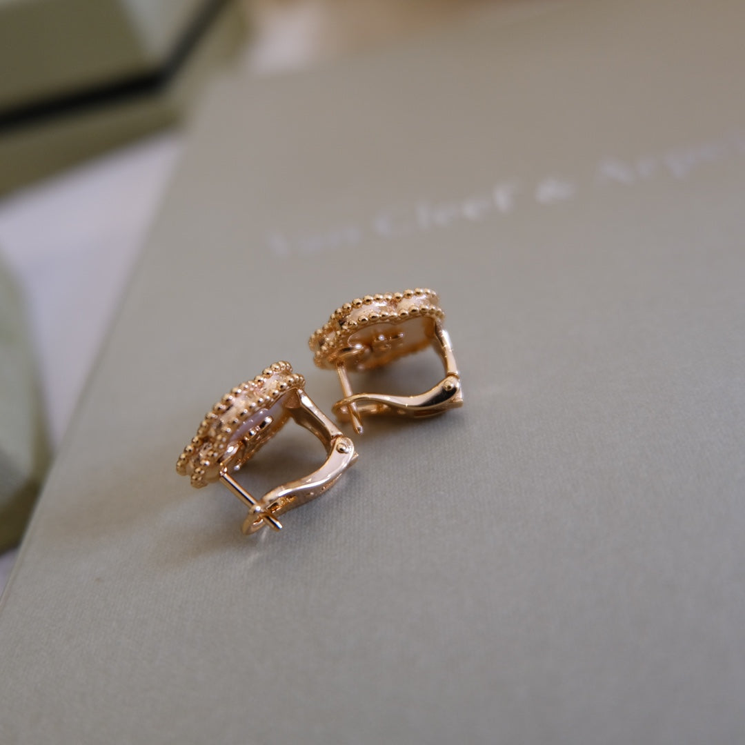 [Royal&Vicky]LUCKY PINK GOLD WHITE MOP EARRINGS