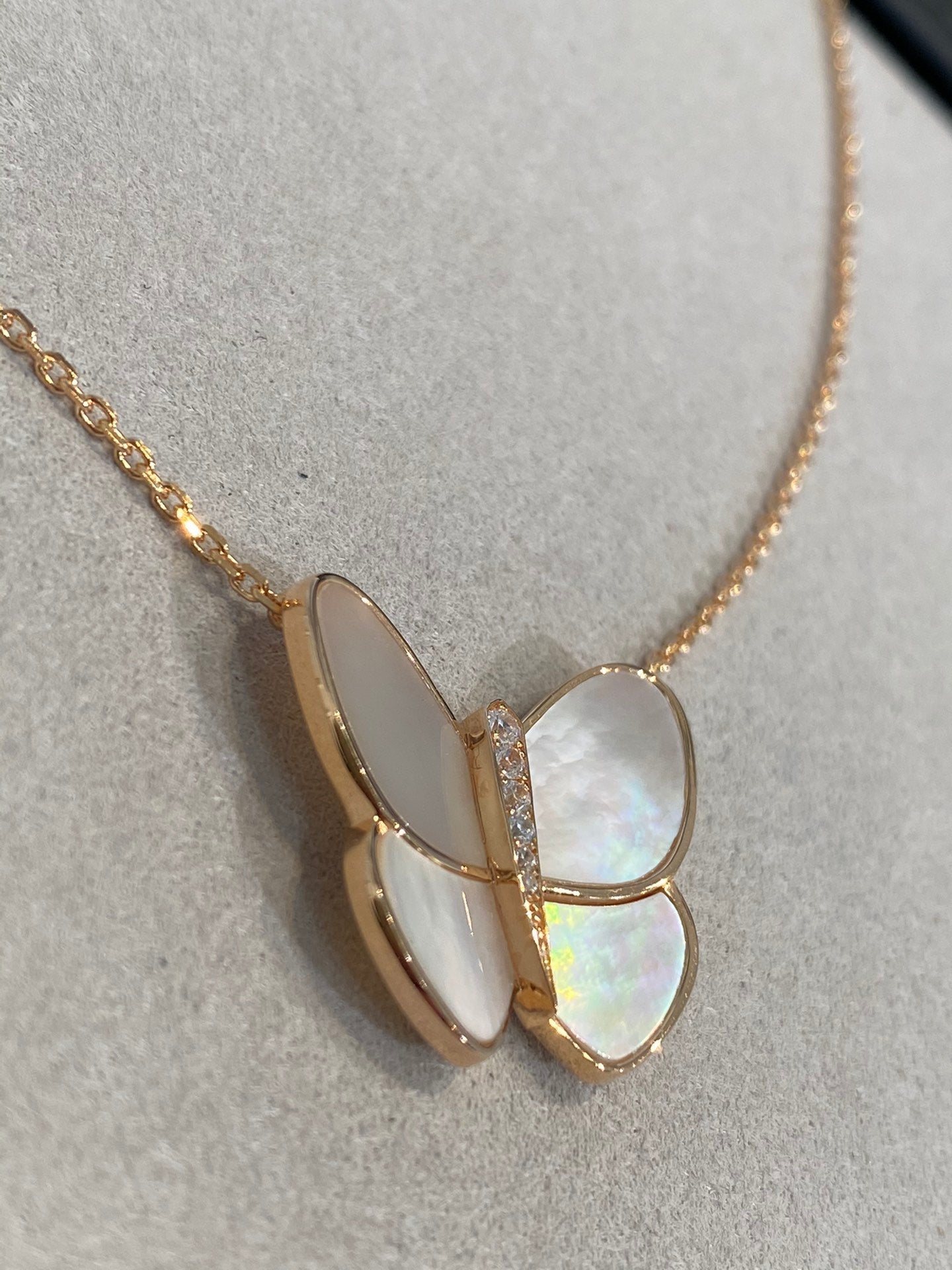 [Vicky]BUTTERFLY GOLD MOP DIAMOND NECKLACE
