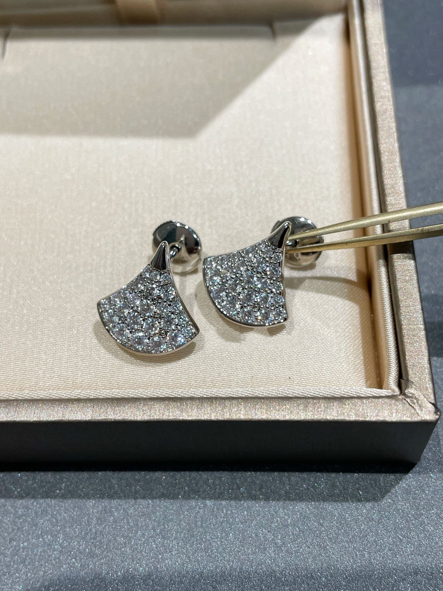 [Vicky]DREAM STUD EARRINGS DIAMOND