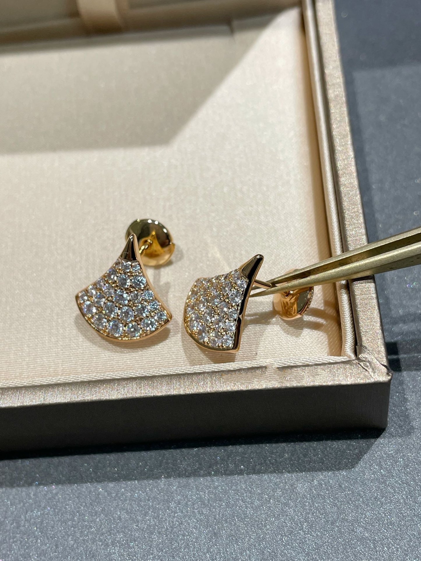 [Vicky]DREAM STUD EARRINGS DIAMOND