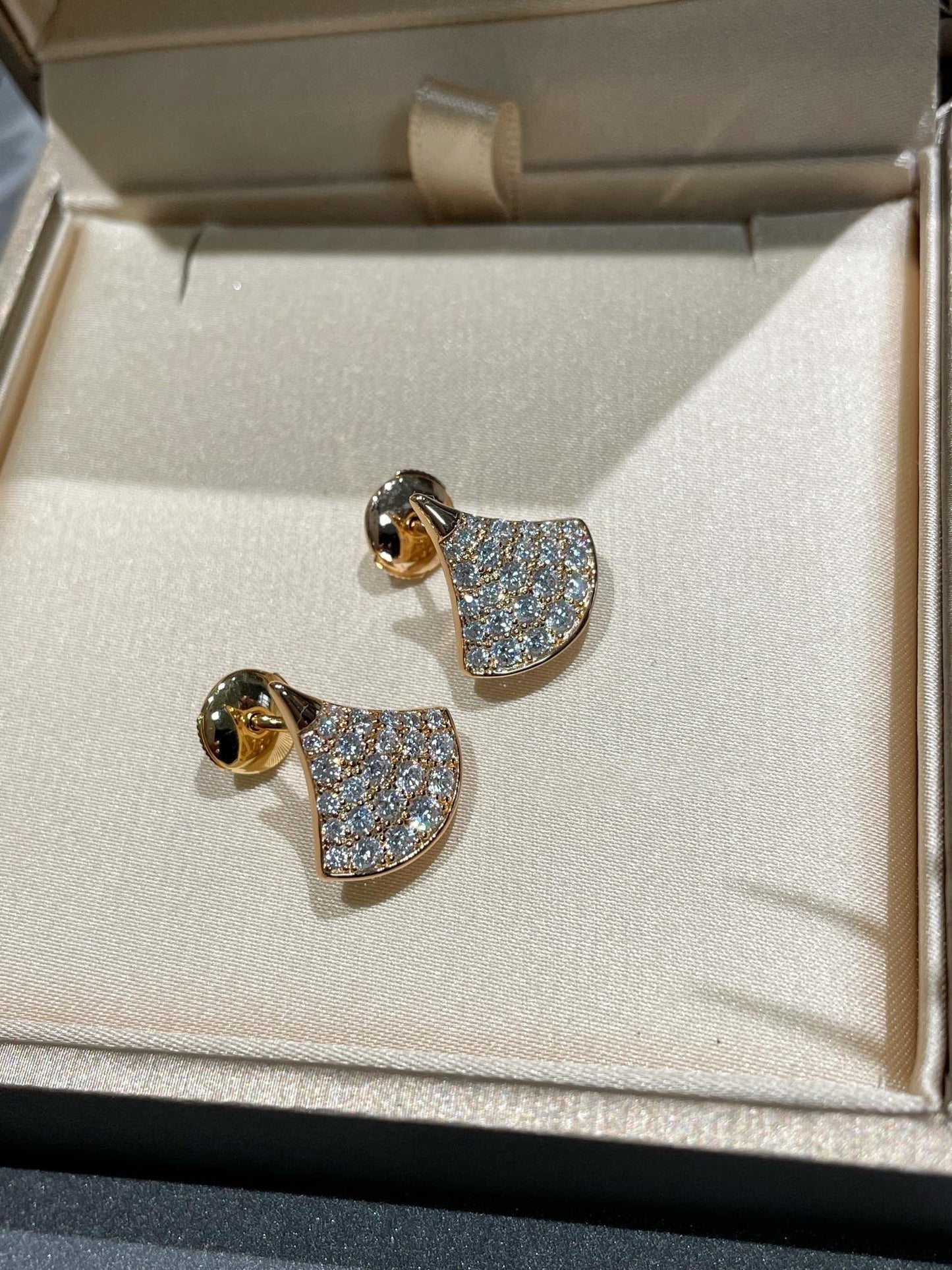 [Vicky]DREAM STUD EARRINGS DIAMOND