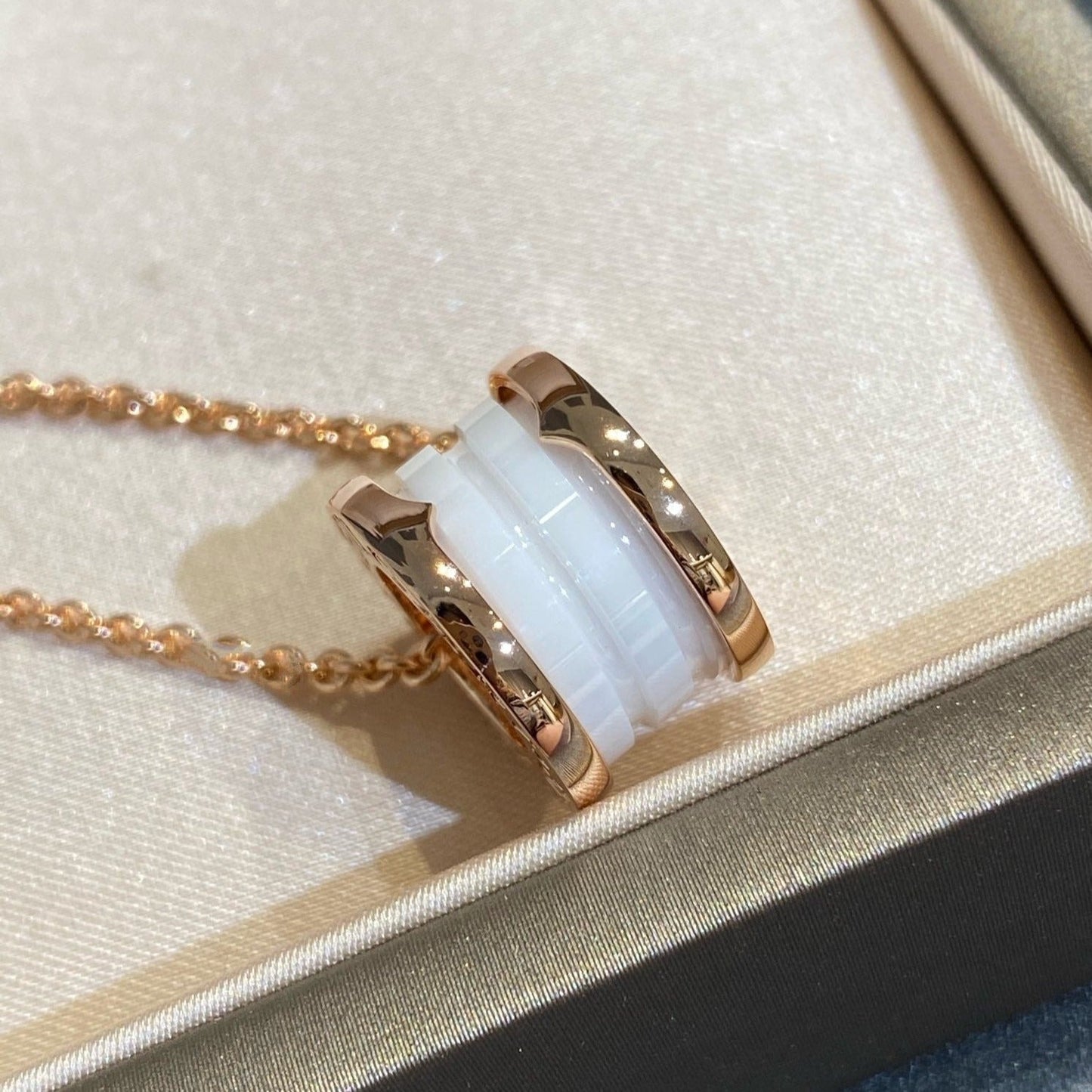 [Vicky]ZERO 1 WHITE CERAMIC PINK GOLD NECKLACE