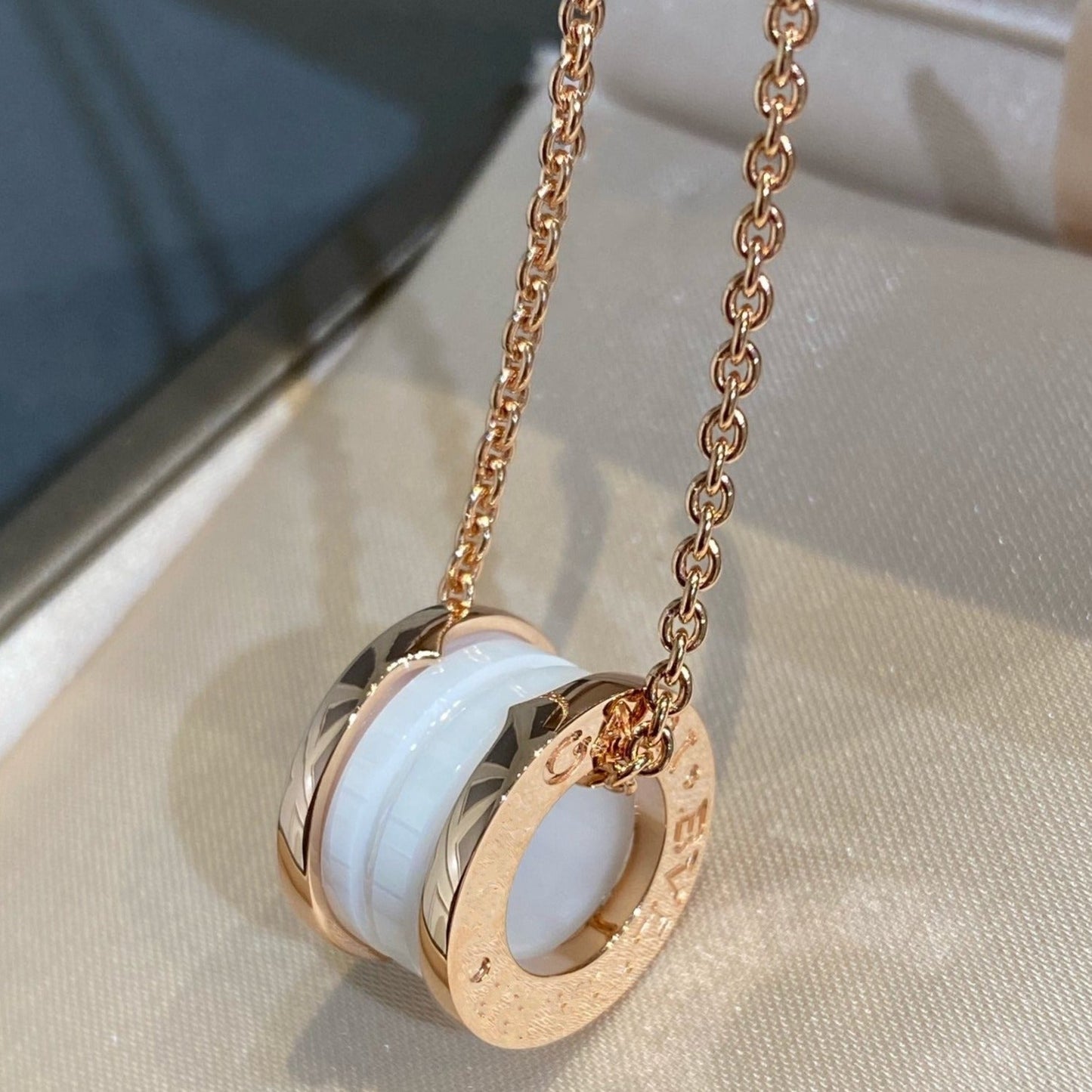 [Vicky]ZERO 1 WHITE CERAMIC PINK GOLD NECKLACE