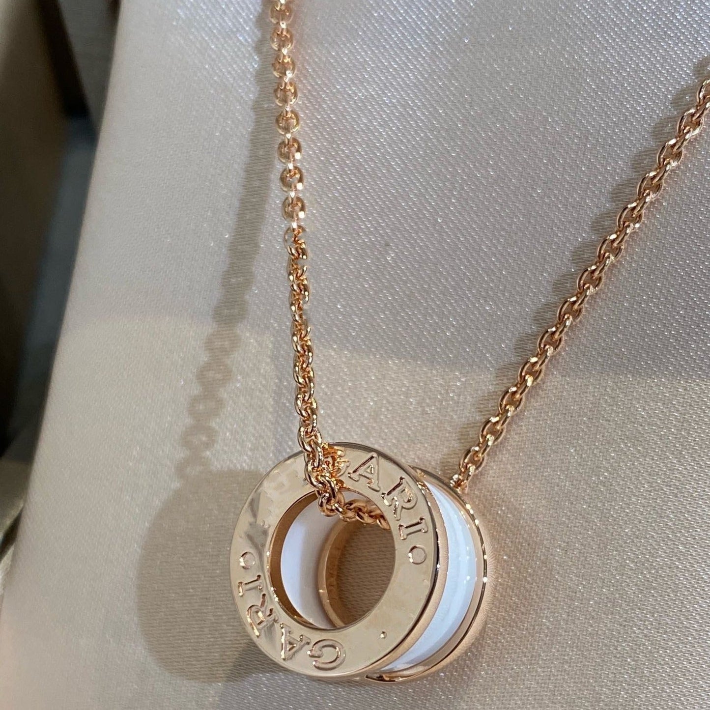 [Vicky]ZERO 1 WHITE CERAMIC PINK GOLD NECKLACE