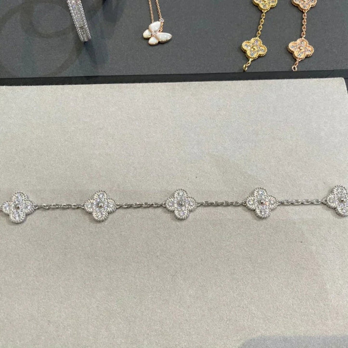 [Vicky] CLOVER 5 MOTIF FULL DIAMOND BRACELET COLLECTION