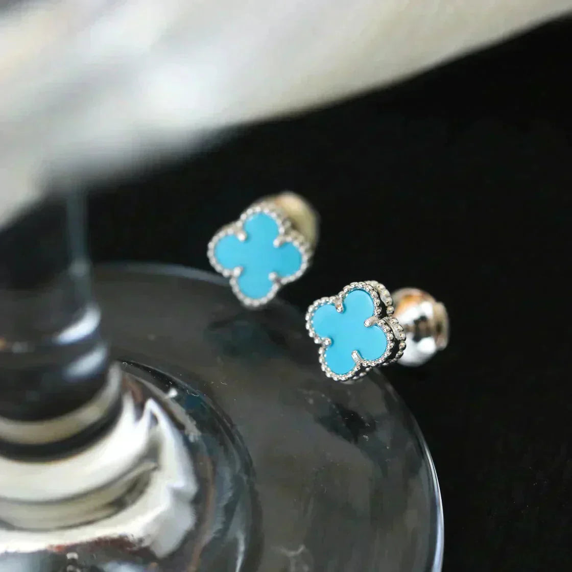[Vicky]CLOVER MINI 9.5MM ONYX STUD EARRINGS SILVER
