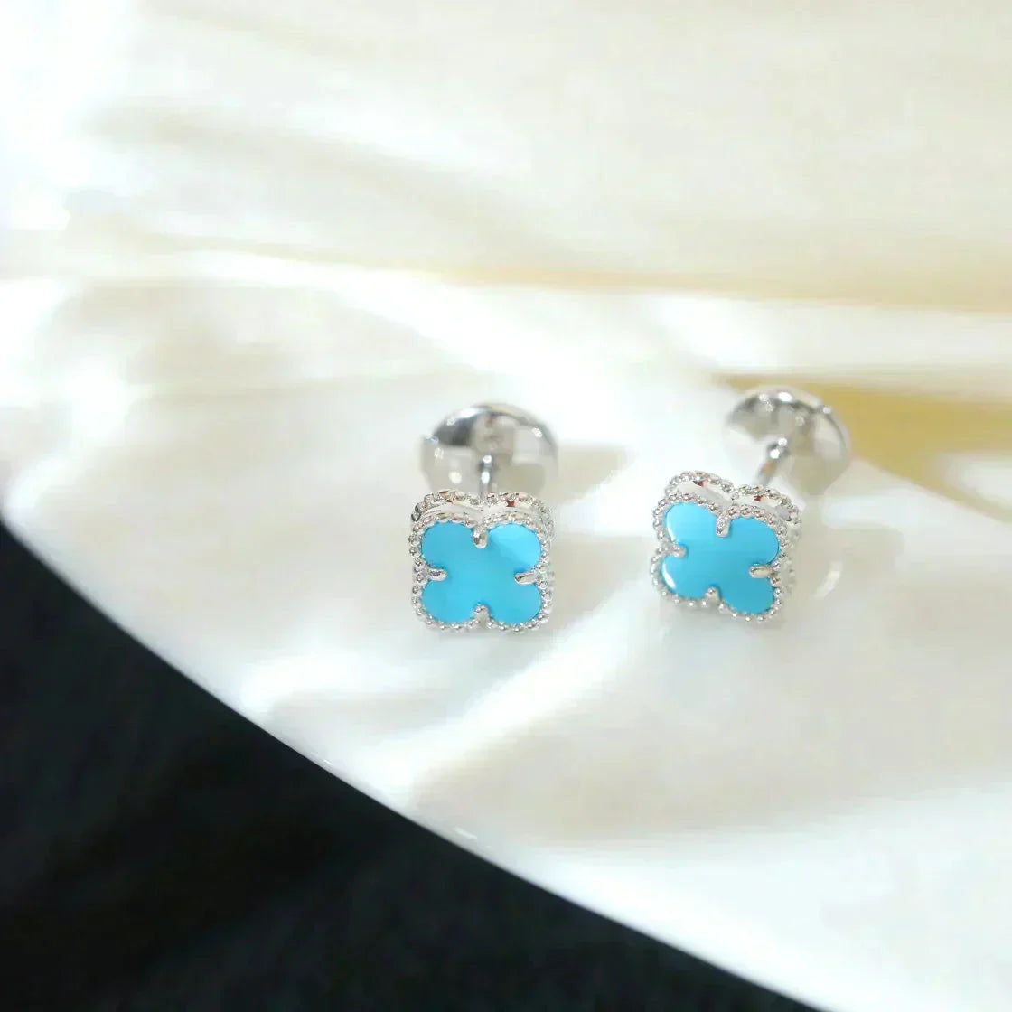 [Vicky]CLOVER MINI 9.5MM ONYX STUD EARRINGS SILVER