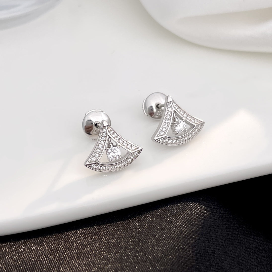 [Vicky]DREAM MINI DIAMOND STUD EARRINGS