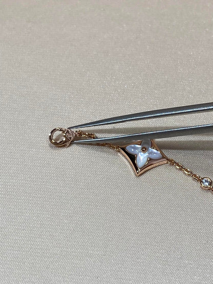 [Vicky]Armband mit Sternmotiv und vier Mops-Diamanten in Roségold