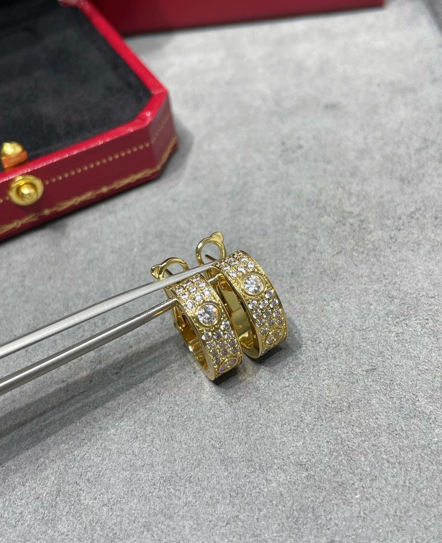 [Vicky]LOVE 5.5MM DIAMOND PAVED EARRINGS