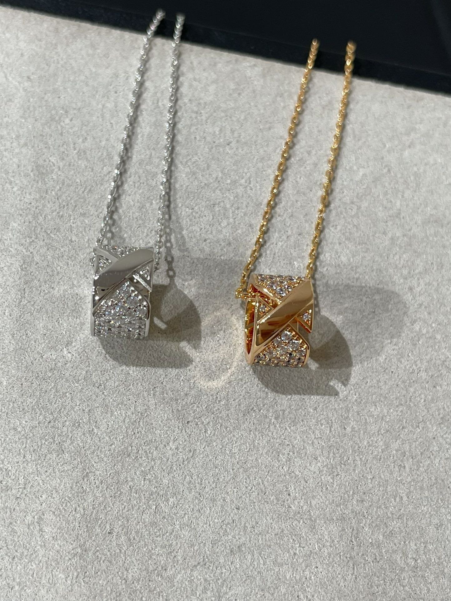 [Vicky] LIENS EVIDENCE DIAMANT-HALSKETTE