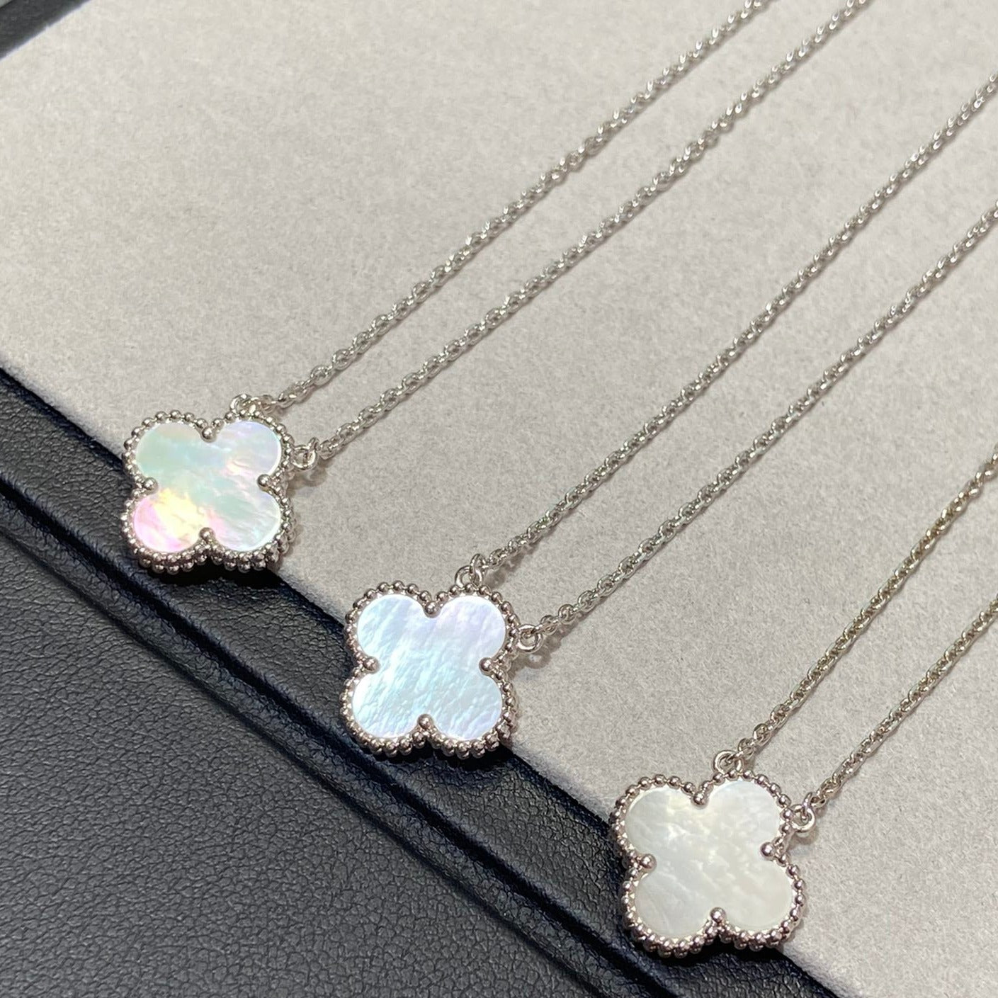 [Vicky]CLOVER MEDIUM SILVER WHITE MOP NECKLACE