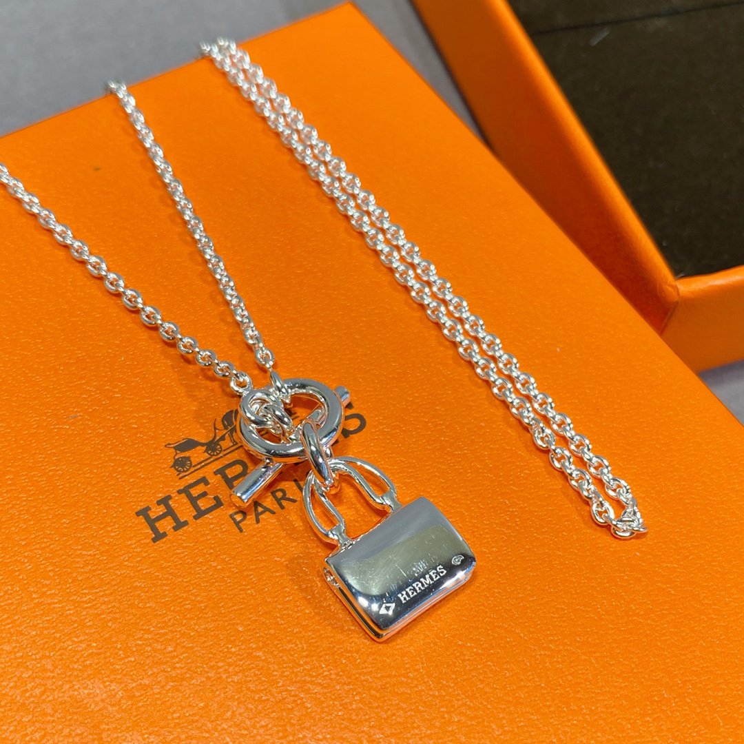 [Vicky]CONSTANCE PEDANT SILVER NECKLACE