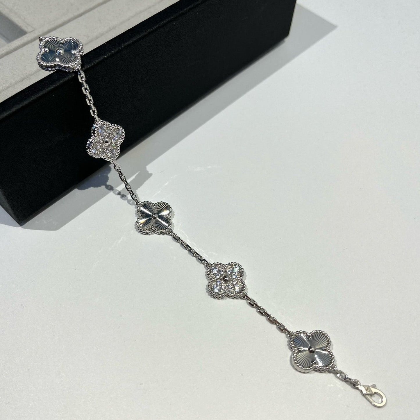 [Vicky]CLOVER 5 MOTIF SILVER DIAMOND BRACELET