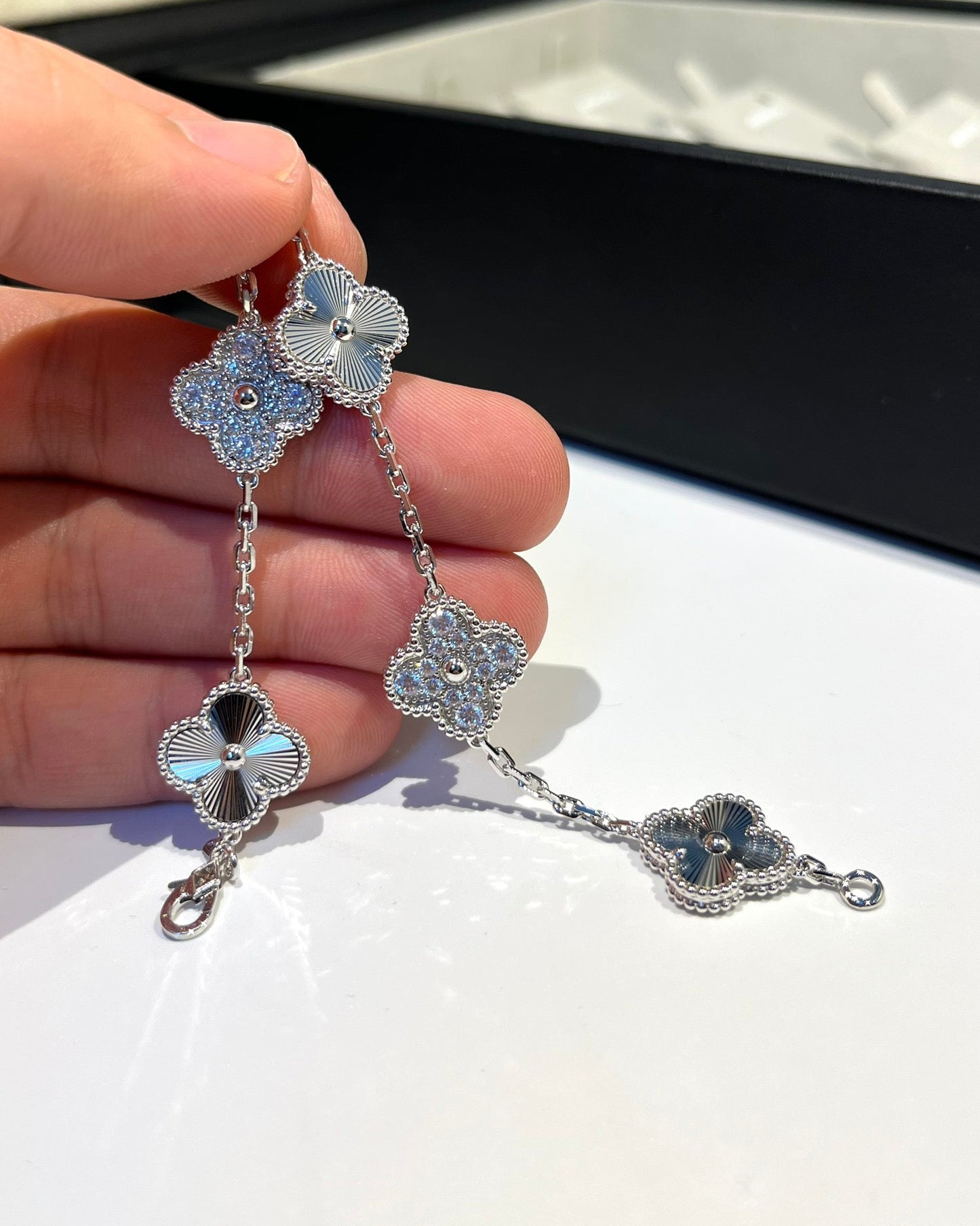 [Vicky]CLOVER 5 MOTIF SILVER DIAMOND BRACELET