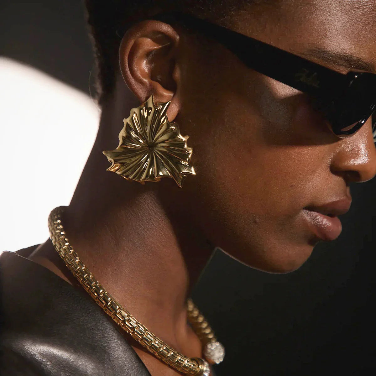 [Royal Vicky]Rafaela Sculpted Petal Gold Earrings