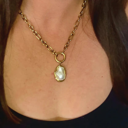 [Royal Vicky]Shelby Mother Of Pearl Pendant