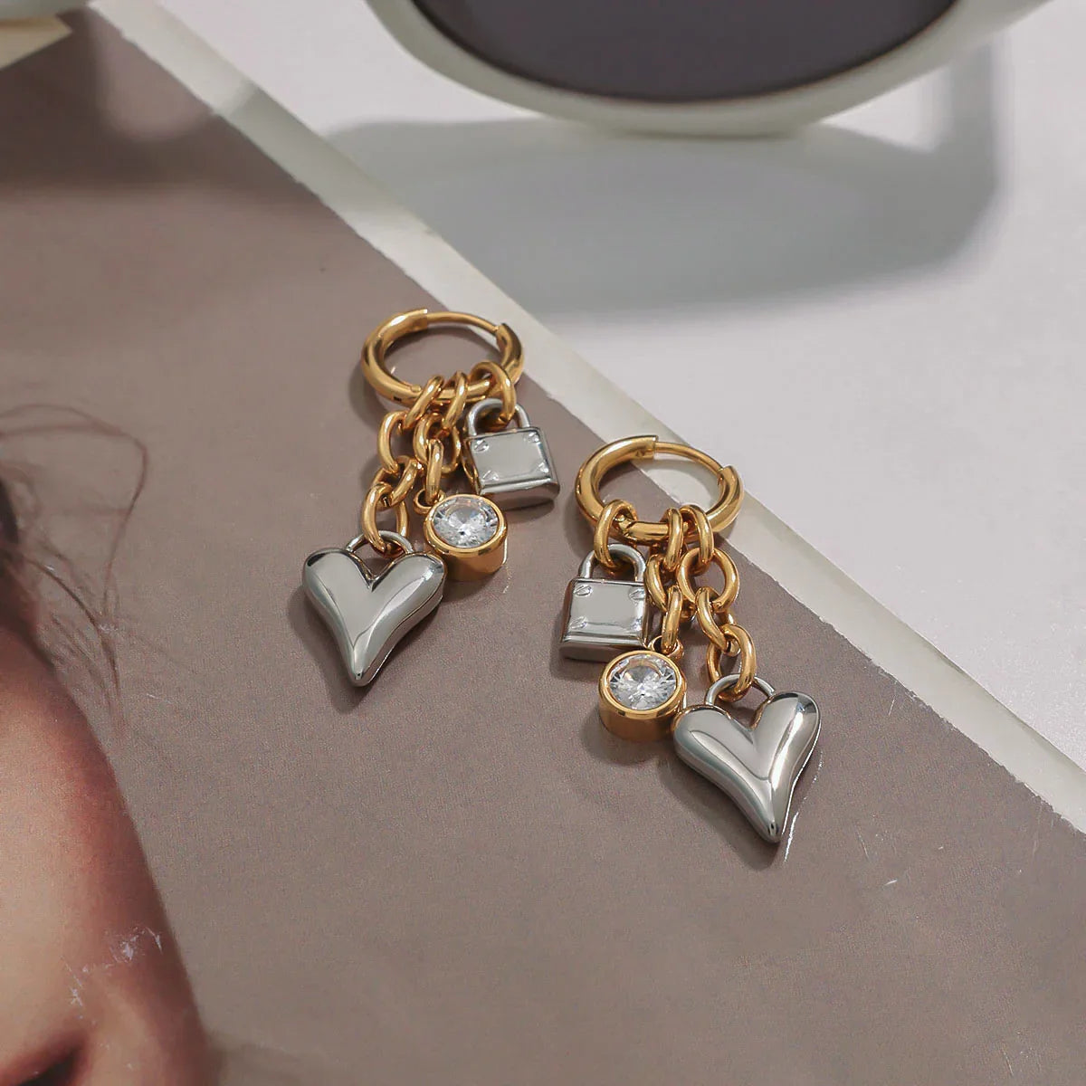 [Royal Vicky]Sarah Heart & Lock Gold Earrings