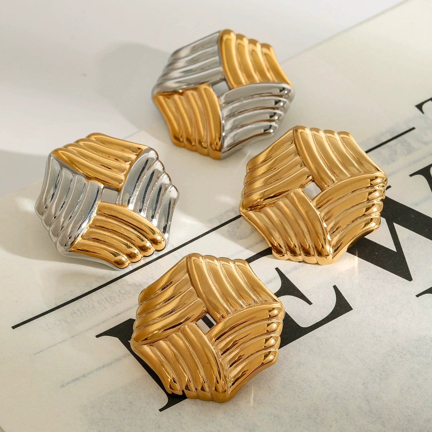 [Royal Vicky]Vanessa Criss Cut Gold Earrings