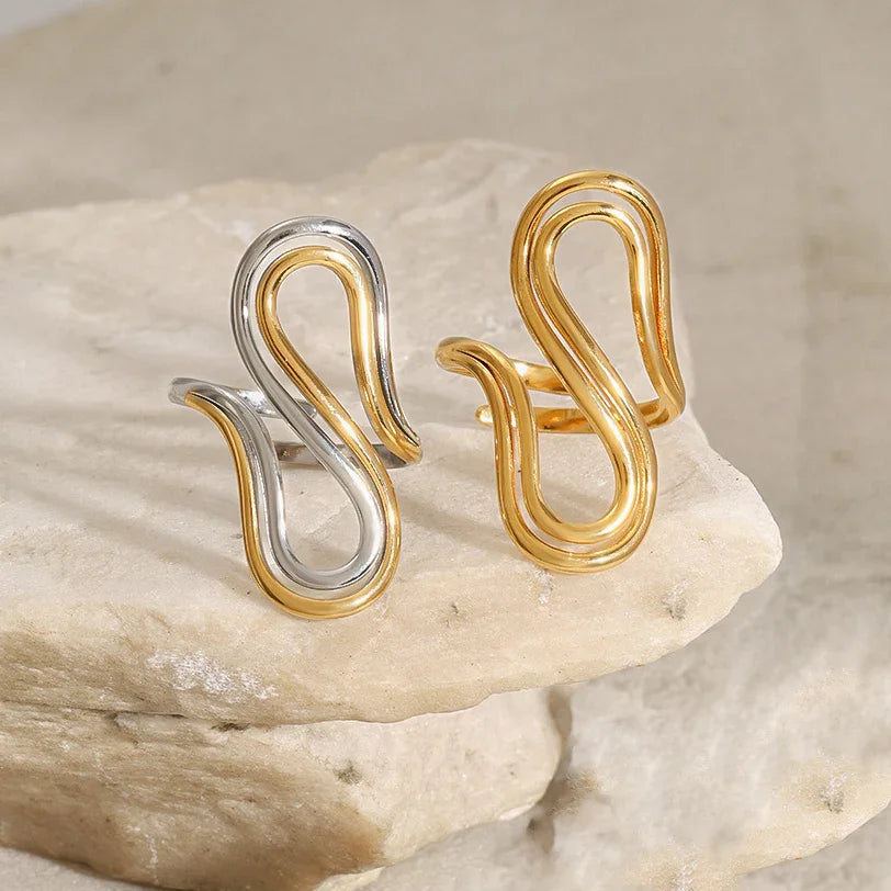 {
  "Royal&Vicky": "Royal&Vicky",
  "Halle Abstract Gold Ring": "ハレ アブストラクト ゴールドリング"
}
