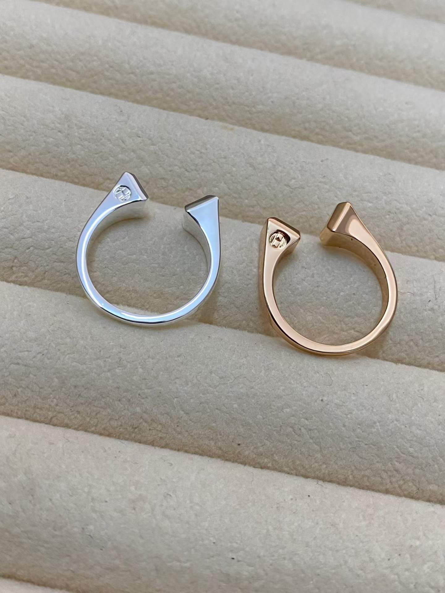 [Vicky]THE CONE RIVET RING IS OPEN AND ONE SIZE FITS ALL