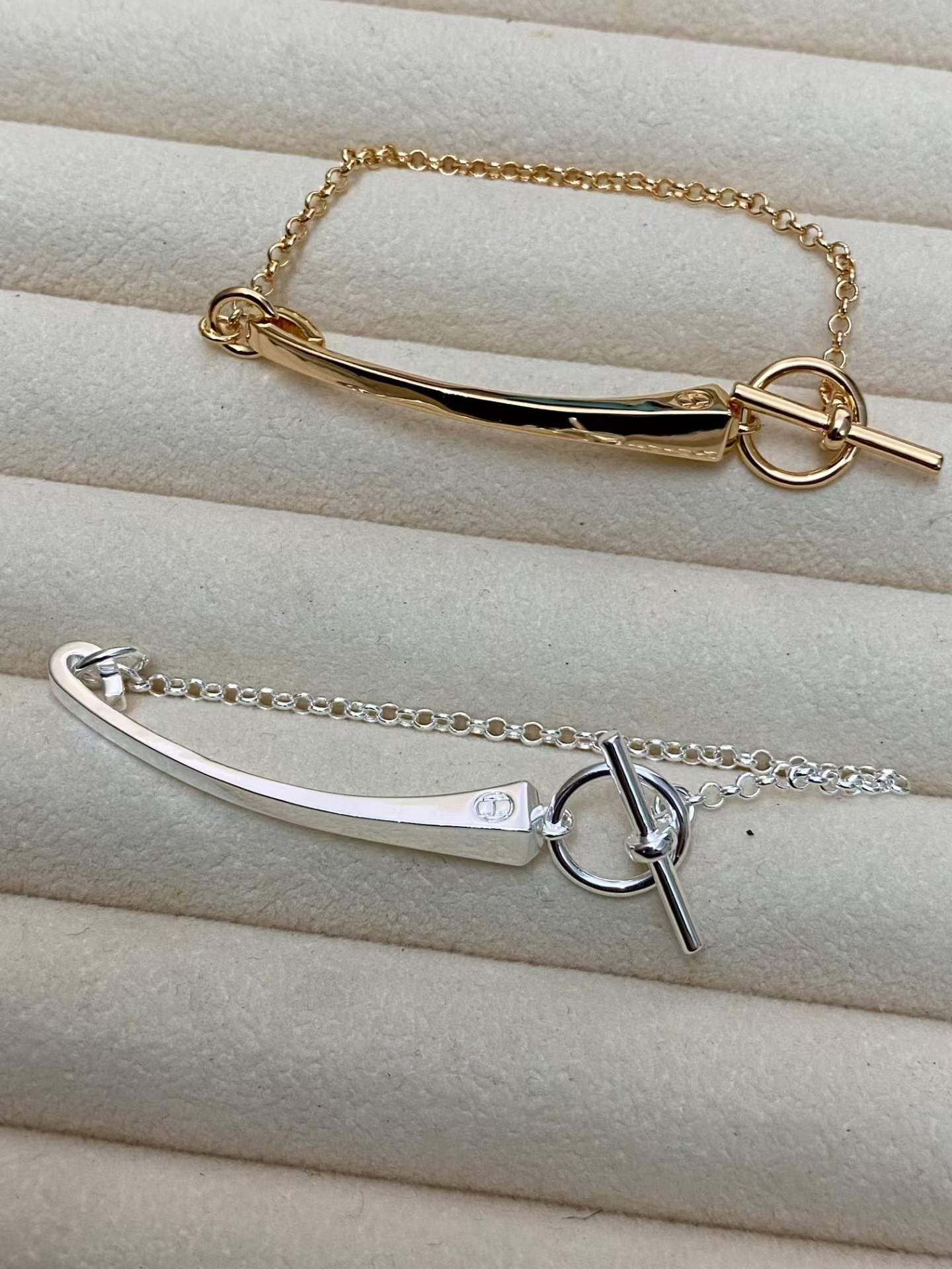 [Vicky]CLOU DE FORGE BRACELET WITH SQUARE CONE STUDS