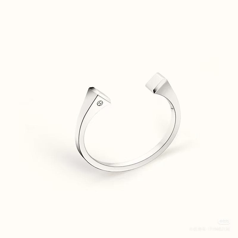 [Vicky]CLOU DE FORGE SQUARE CONE STUDS OPEN CUFF ONE SIZE