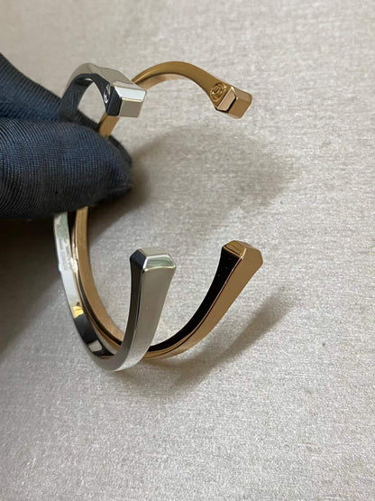 [Vicky]CLOU DE FORGE SQUARE CONE STUDS OPEN CUFF ONE SIZE
