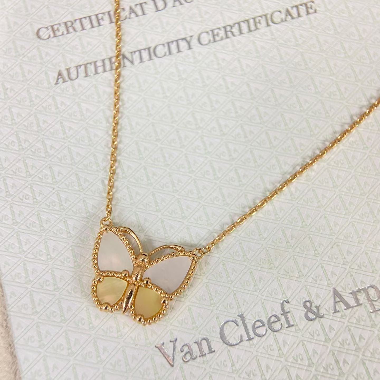[Vicky]NEW ROSE GOLD WHITE MOTHER OF PEARL BUTTERFLY NECKLACE