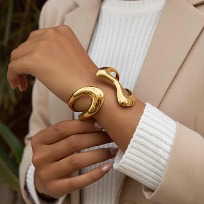 [Royal Vicky]Lulu Sculpted Gold Bangle