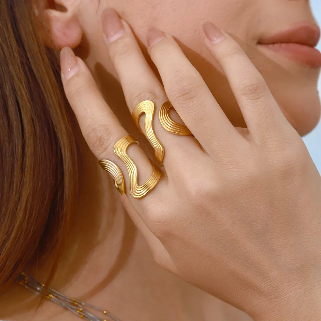 {"Royal&Vicky":"[Royal&Vicky]","Vivi Twisted Band Gold Ring":"Vivi ツイストバンド ゴールドリング"}