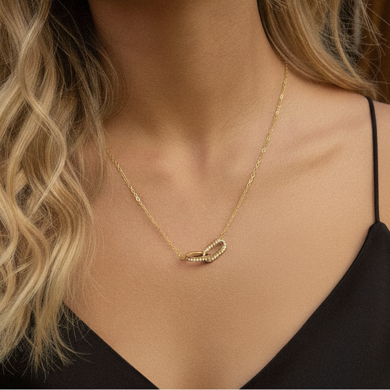 [Royal Vicky]Zoelle Interlocking Diamond Pendant
