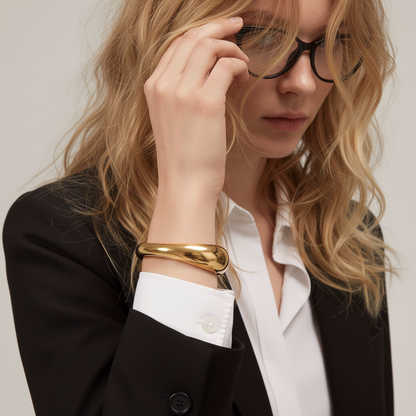 [Royal Vicky]Jessa Sculpted Gold Bangle