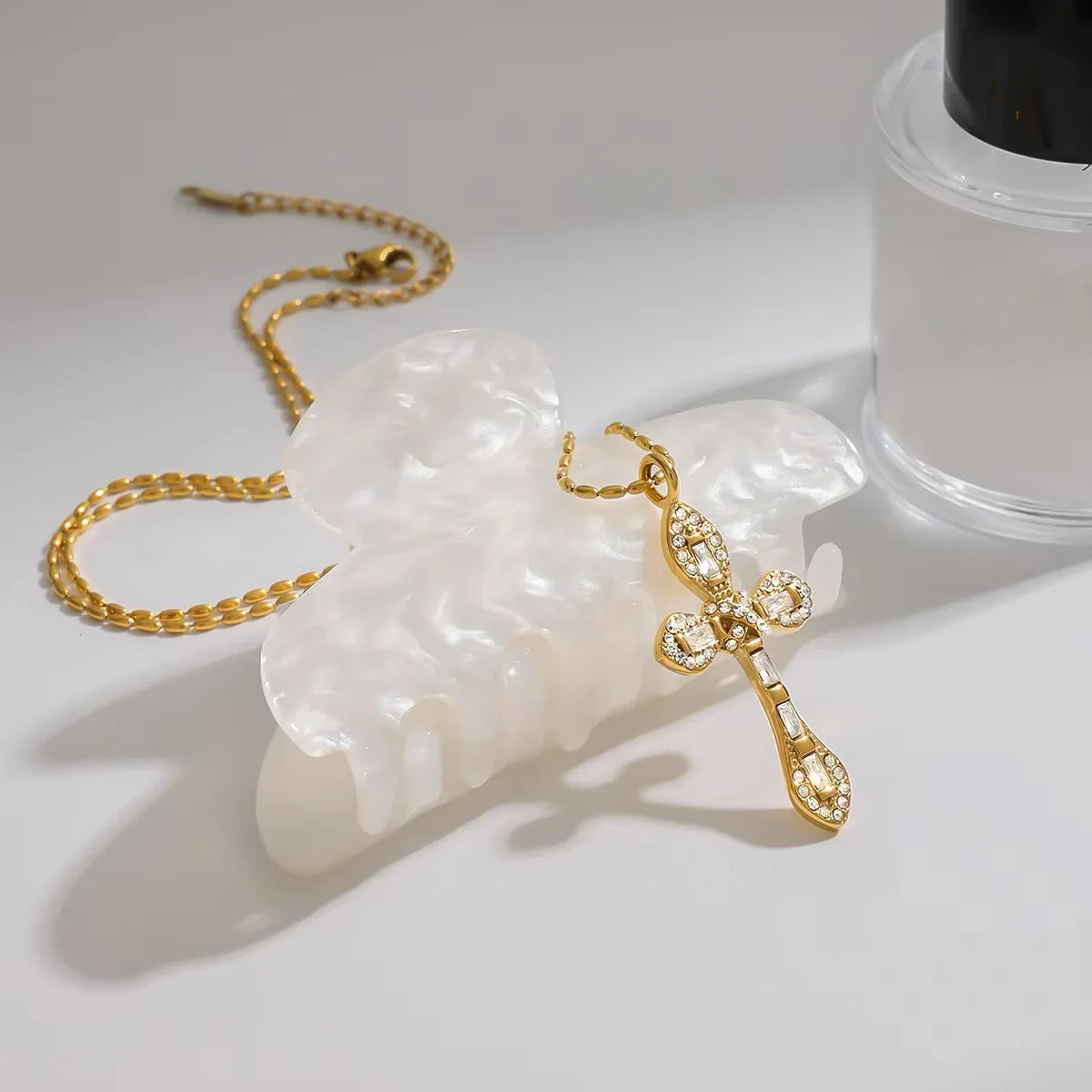 [Royal Vicky]Olea Diamond Crucifix