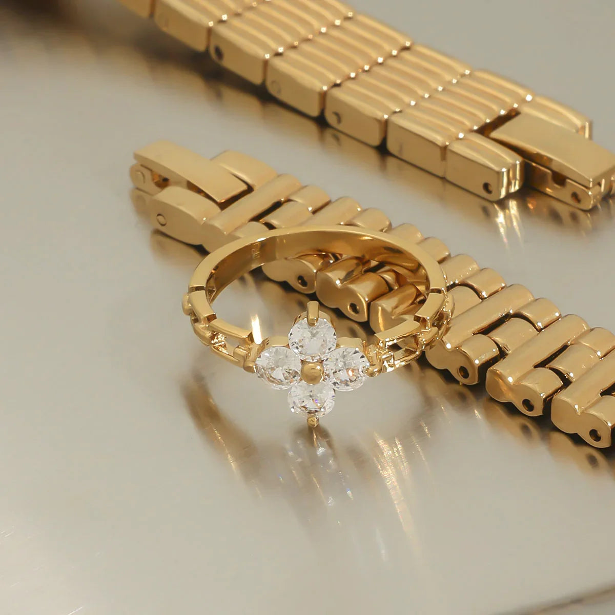 [Royal Vicky]Clestine Diamond Petal Ring