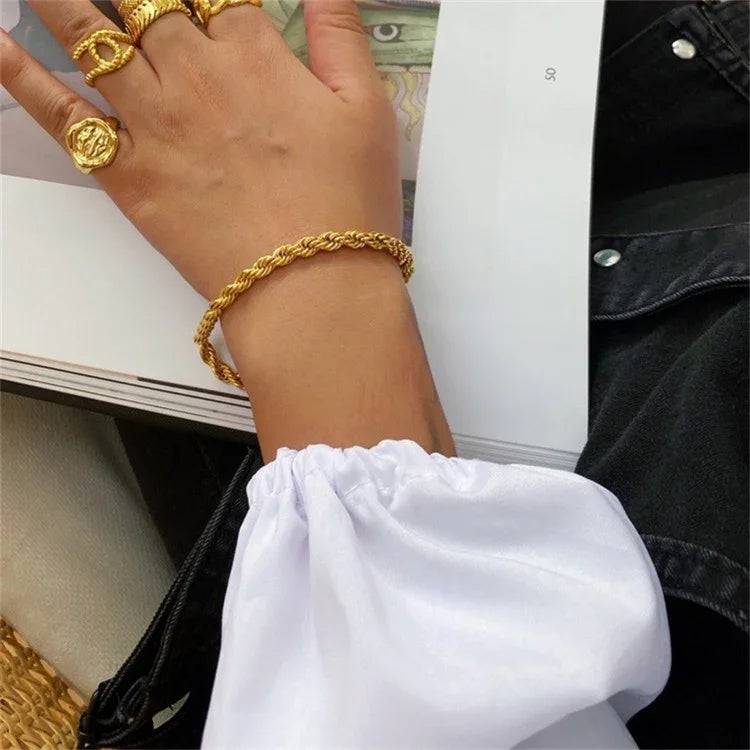 {
  "[Royal&Vicky]Gigi Rope Chain Gold Bracelet": "[Royal&Vicky]Gigi ロープチェーン ゴールドブレスレット"
}