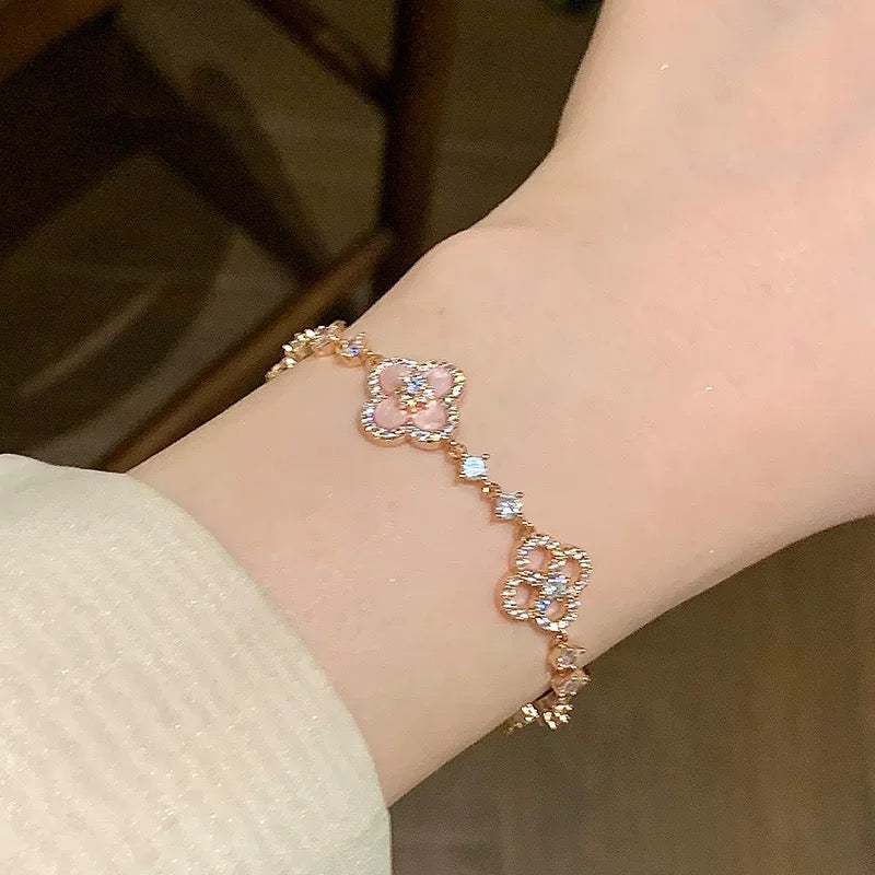 [Vicky ]CLOVER 5 MOTIF PINK BLUE RED WHITE BRACELET