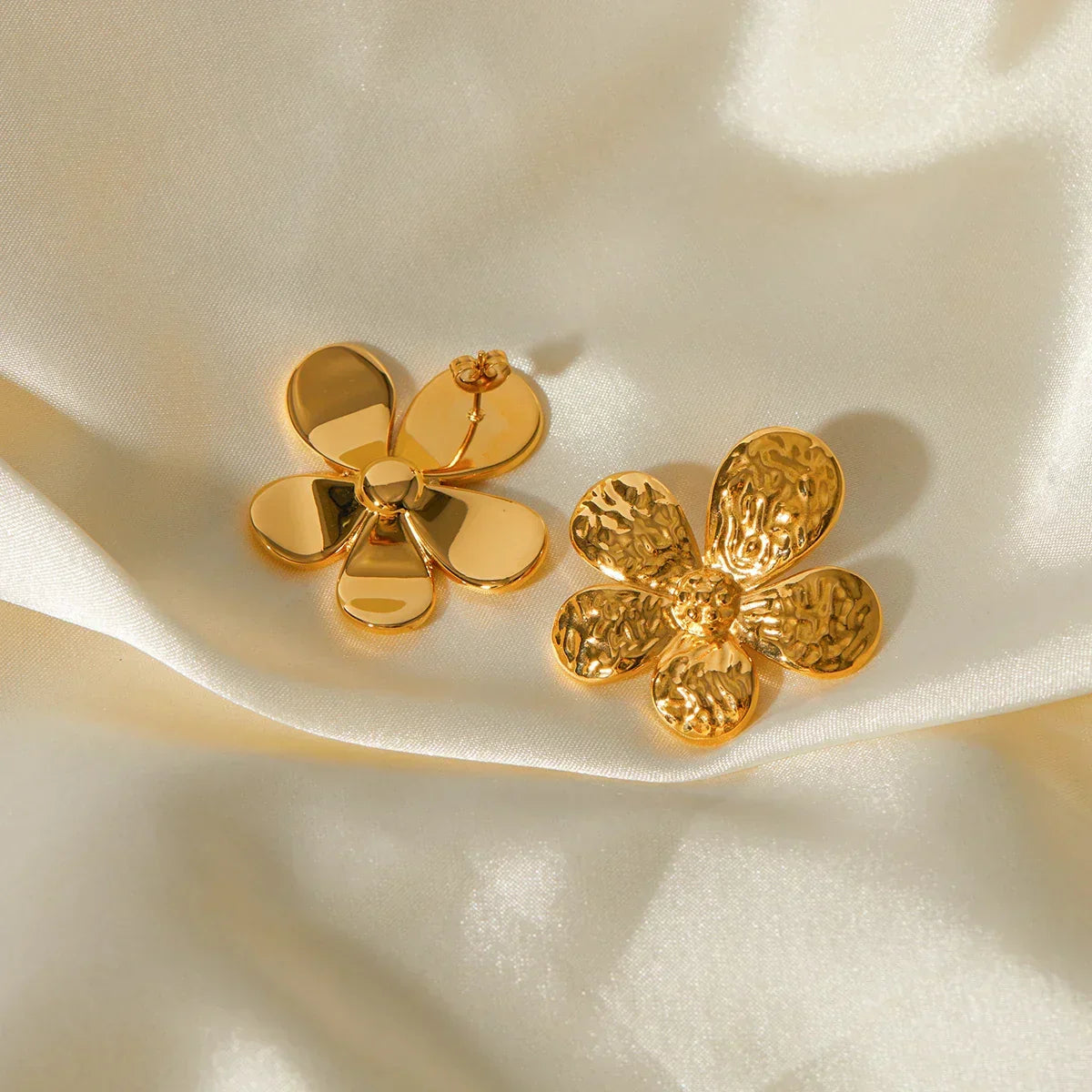 [Royal Vicky]Daisy Gold Earrings