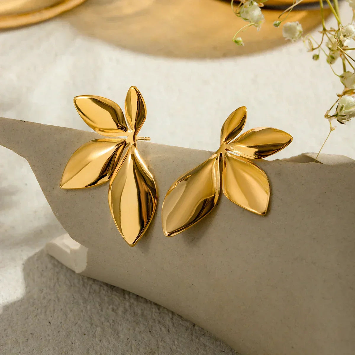 [Royal Vicky]Velle Gold Petal Earrings