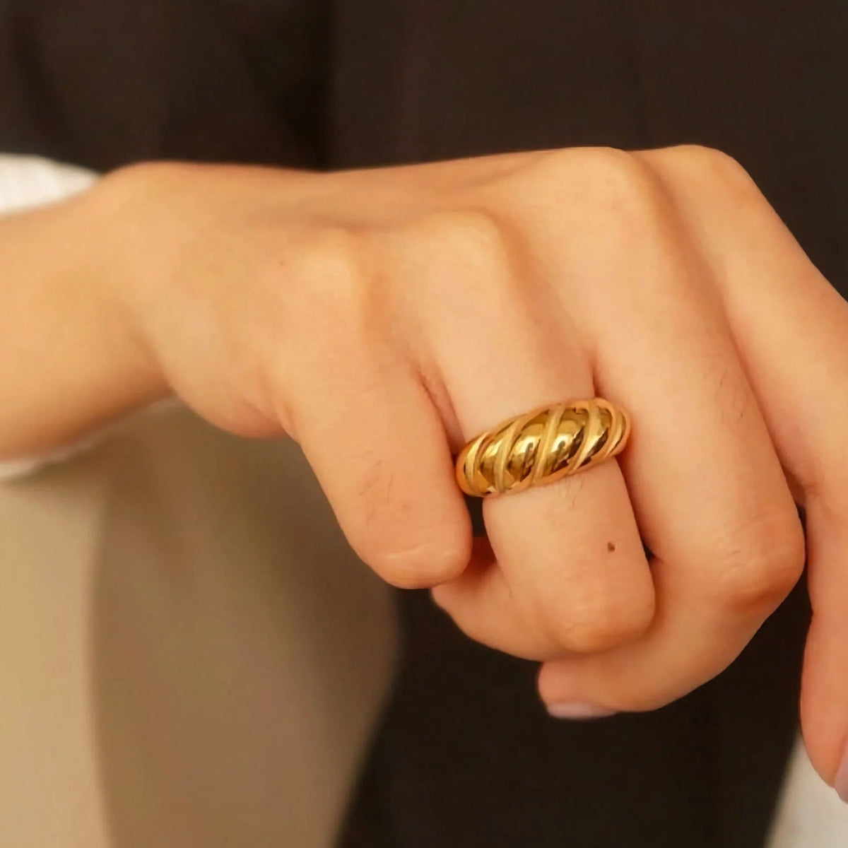 {
  "[Royal&Vicky]Amaia Gold Croissant Ring": "[Royal&Vicky] アマイア ゴールド クロワッサン リング"
}