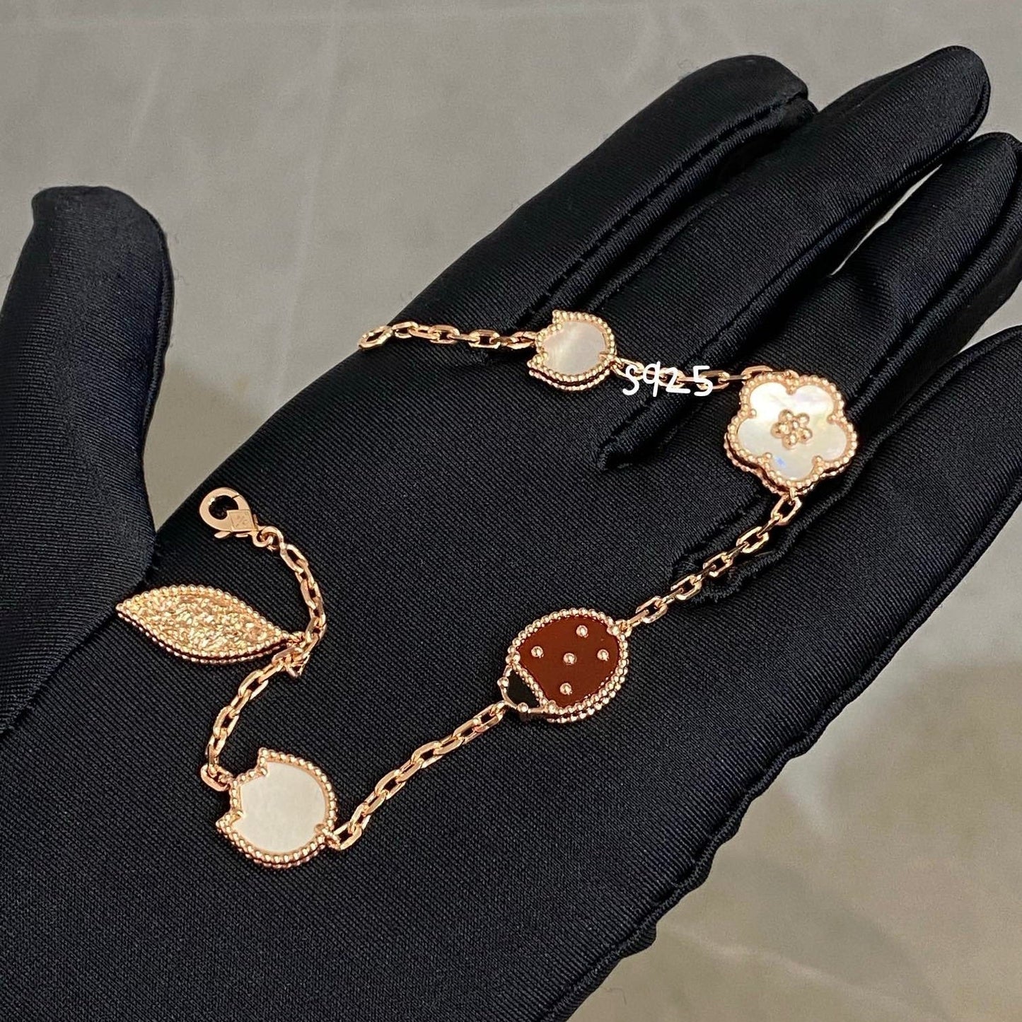 [Vicky] GLÜCKLICHES FRÜHLINGS-ARMBAND MIT 5 MOTIV
