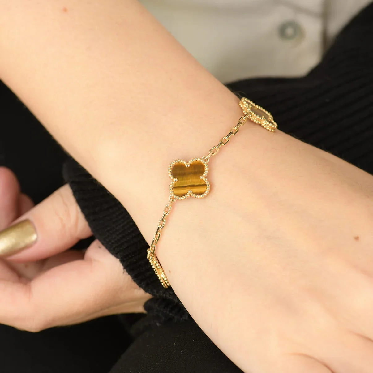 [Vicky] CLOVER 5 MOTIFS TIGER EYE BRACELET COLLECTION