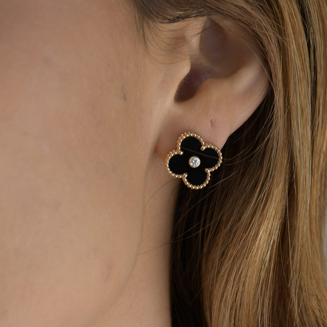 [Royal&Vicky]CLOVER MEDIUM 1 MOTIFS ONYX DIAMOND EARRINGS