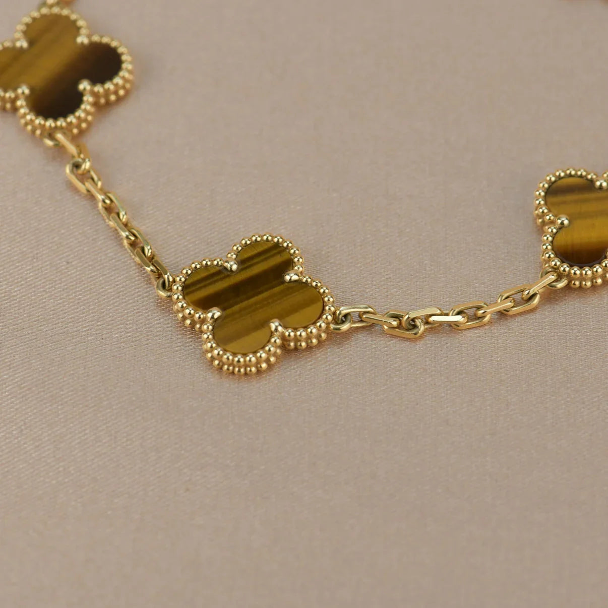 [Vicky] CLOVER 5 MOTIFS TIGER EYE BRACELET COLLECTION